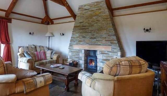 GALOWRAS COTTAGE, pet friendly, with open fire in Mevagissey