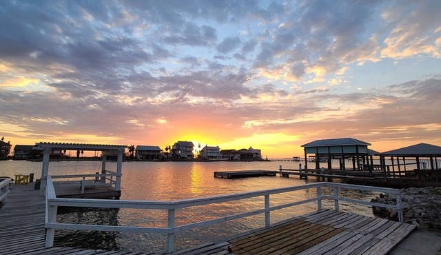 Galveston bay house waterfront, Private Fishing Dock, Arcade, Near town & Beach