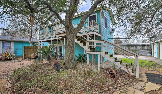 Galveston Bay Studio: Walk to Fishing & Boating!