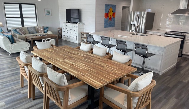 Galveston canal home, HOT TUB AVAILABLE, west-end, GOLF CART included, 12 PEOPLE