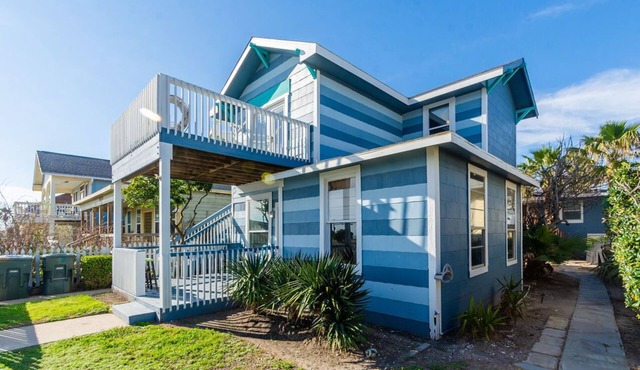Galveston Multi-Unit Home – Spring Getaway Steps from Beach & Local Eats