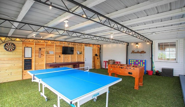 Game Area Haven with Hot Tub!