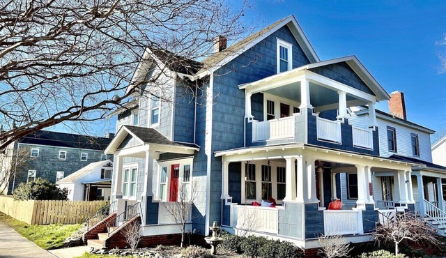 Game Barn! Next to Central Park! 2 Blocks 2 Beach/Resturants/Shops