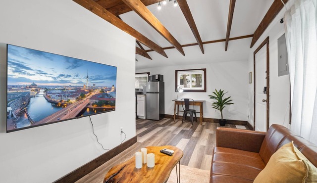 Game Day Cabin Retreat Near KC Sleeps Easy 1BR