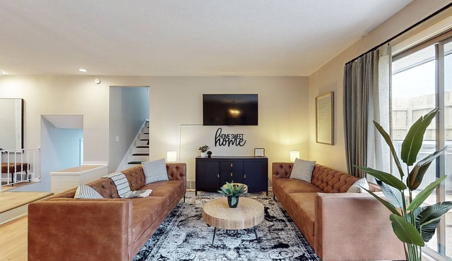 Game Day Getaway: Cozy Retreat Steps from HOF