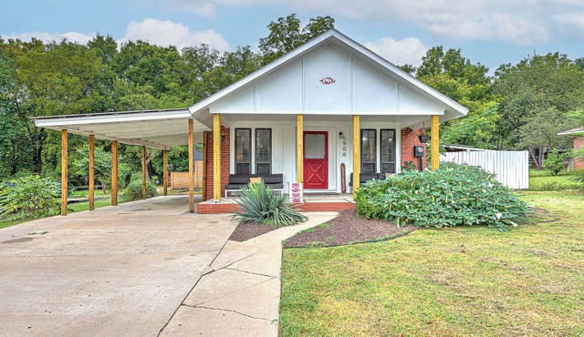 Game Day Getaway: Pet-Friendly Razorback Stay