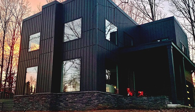 GAME DAY PERFECT! Minutes from Death Valley and steps to Patrick Square! 🏈🐅🧡