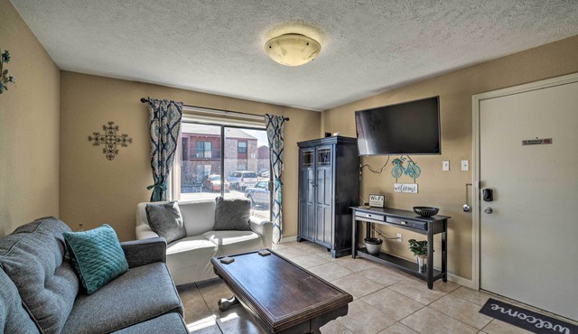 Game Day Retreat: Pool Access, 2 Mi to Texas A & M