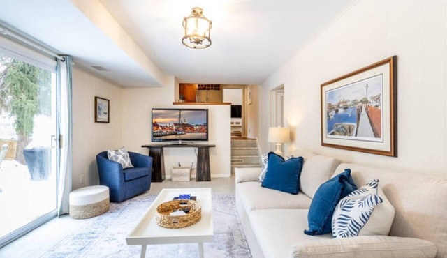 Game Days & Family Stays at Dog-Friendly Home Near Navy Stadium w Private Fenced-In Yard