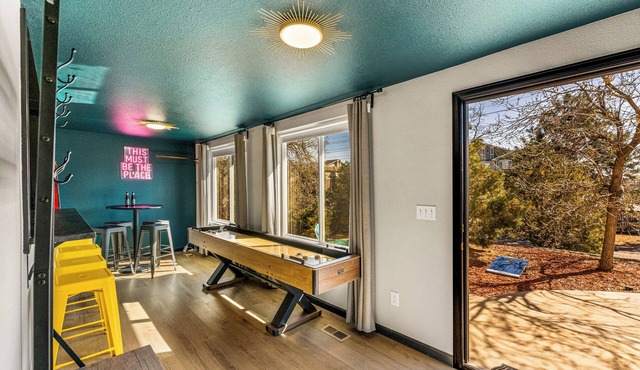 Game Night Manor | 8 BR | SECLUDED