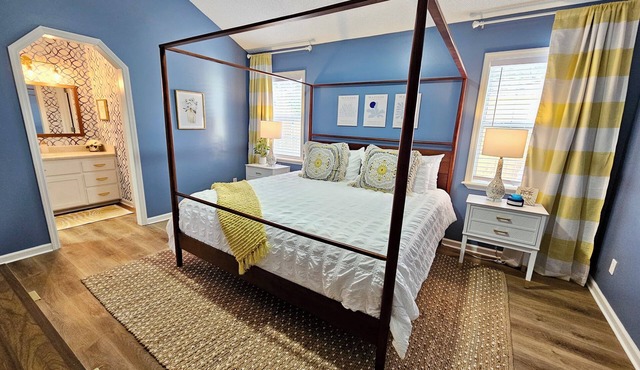 GAME ON! 4BR Family FUN House, 6 TVs & 2 Recliners