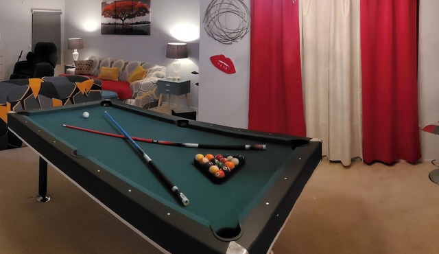 Game On! Pet friendly private home w/Pool Table, Arcade & Yard.