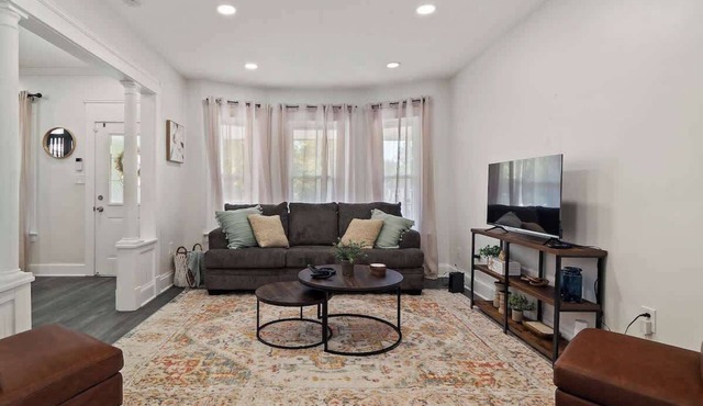 Game Room! 7 Min To Downtown CLE!