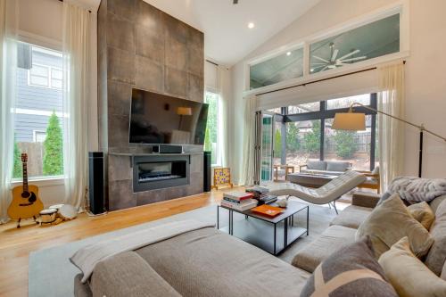 Game Room and Bar Luxe Group Getaway in Atlanta