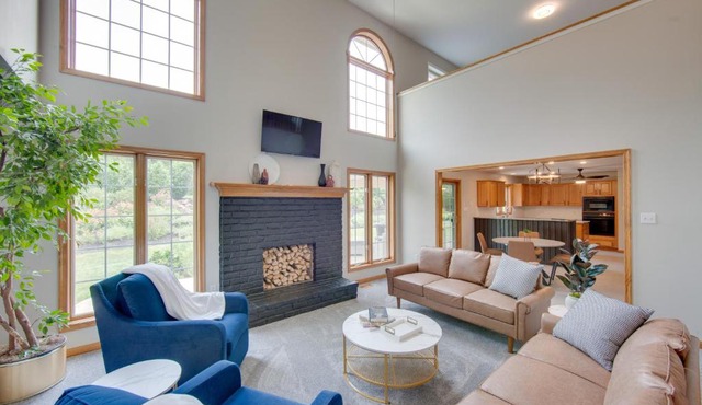 Game Room and Covered Patio Hummelstown Hideaway