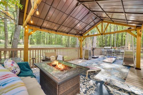 Game Room and Home Theater! Immaculate Poconos Lodge