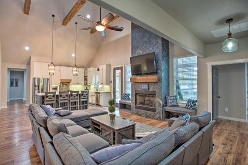 Game Room and Lake Tawakoni Access Family Getaway!