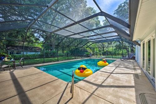 Game Room and Pool Huge Lutz Family Retreat