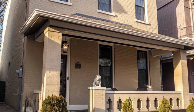 Game Room, Back Yard, Close to Stadiums & Downtown