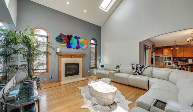 Game Room & Deck: Family Home in Chicago Area!