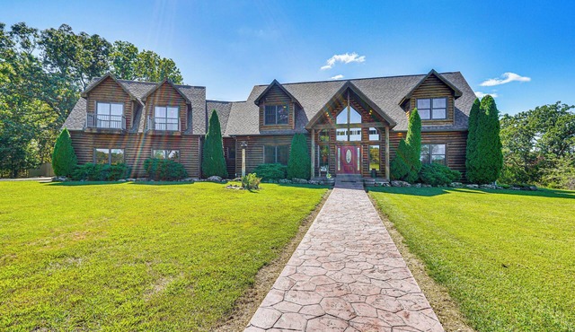 Game Room, Deck & Yard: Lake of the Ozarks Retreat