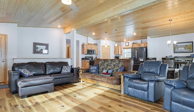 Game Room & Dock: Lakefront Park Falls Getaway