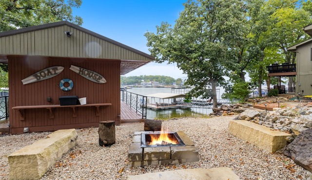 Game Room, Dock Life, Fire Pit & Hot Tub!