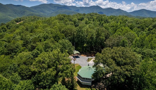 Game Room - Fire Pit - Private Location - Large Wrap Around Deck