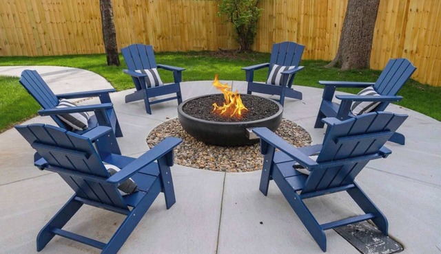 Game Room, Fireplace & Hot Tub!