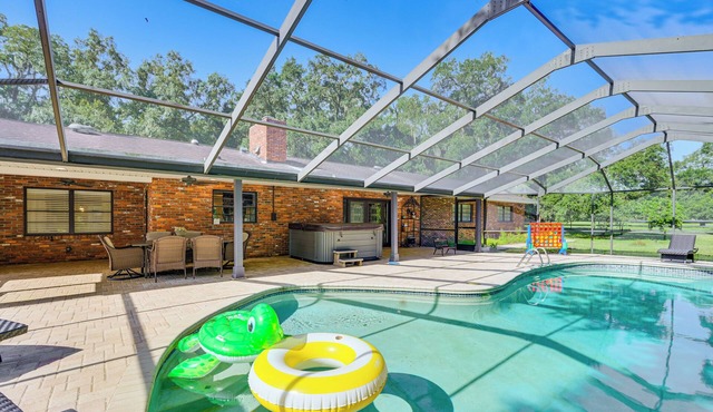 Game Room! Group Getaway 7 Mi to Adventure Island