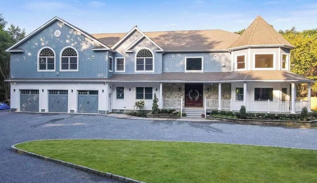 Game Room, Hot Tub! Family Getaway in Bayshore