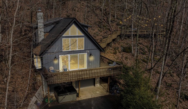 Game Room, Hot Tub, Pet-Friendly, Fire-pit, Views on 3-Acres in Seven Devils