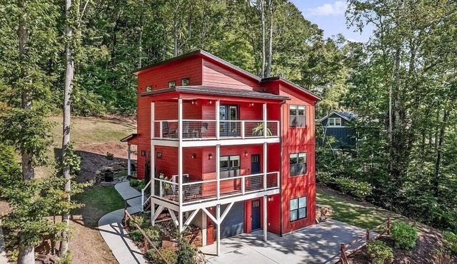 Game room, Hot tub, Views and close to Asheville