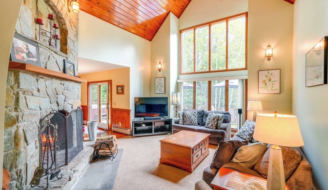 Game Room, Hot Tub! Year-Round Dover Retreat