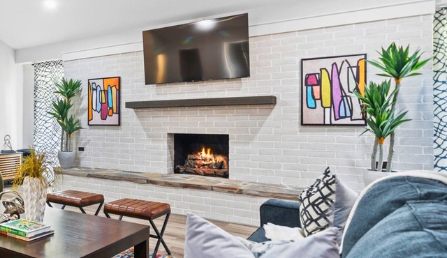 Game Room | Karaoke | Lakefront | Sleeps 15