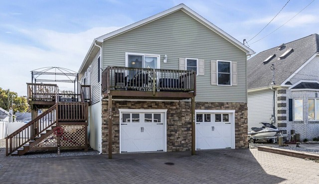 Game Room, Kayaks, Steps to the Ocean!