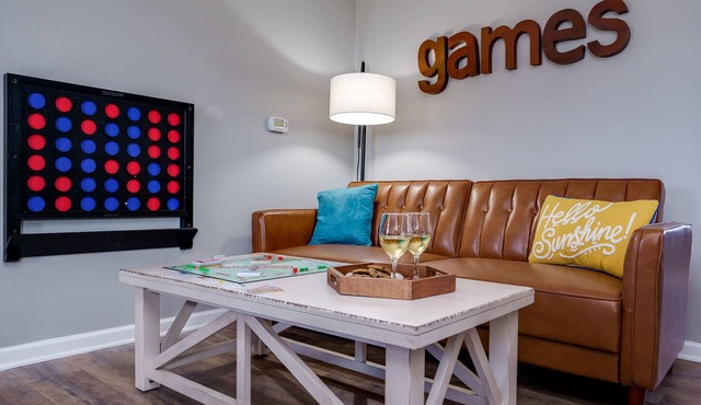 Game Room | King Bed | Near WPAFB, Airport