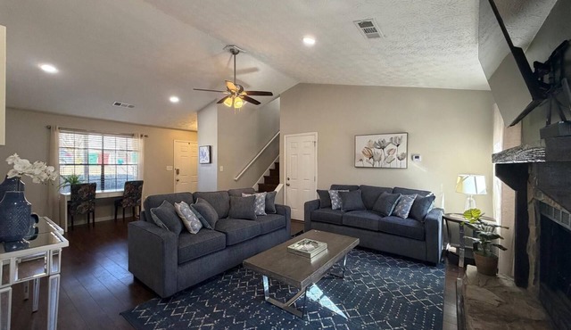 Game Room ! King Bed ! Near ATL ! Fenced Yard W/Deck BBQ