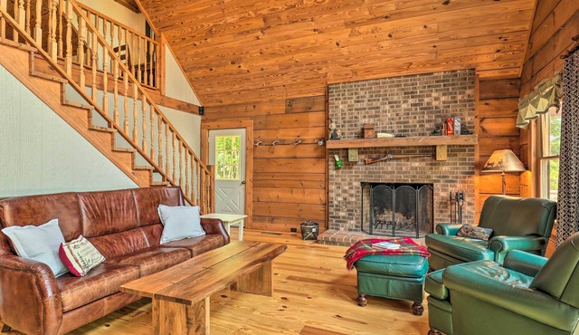 Game Room! Lakefront Family Cabin in Landrum