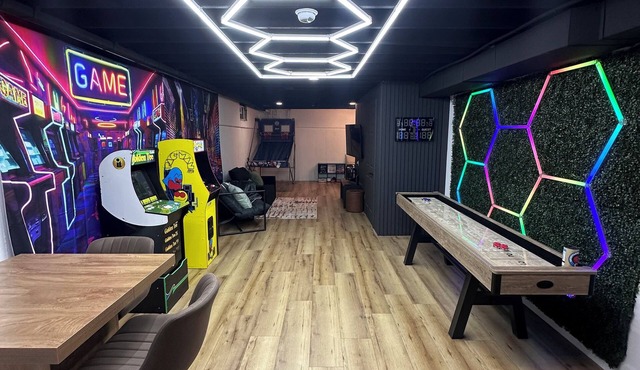 Game Room! Modern 3BR 2.5BA New Build Luxury—Near Downtown Cleveland!