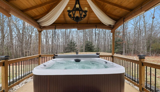 Game Room! Movie Room & Hot Tub!