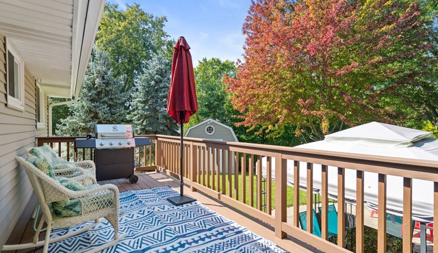 Game room+ New Bath! Near Chicago and O’Hare +Fenced yard