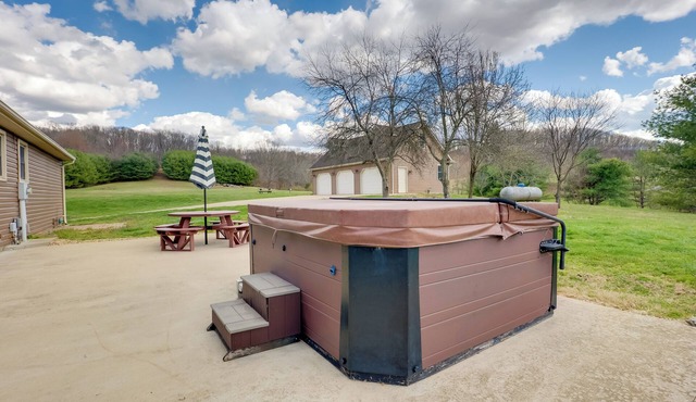 Game Room & On-Site Pond: Laurelville Retreat!