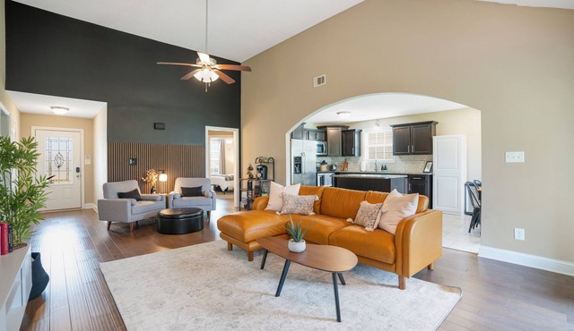 Game Room - Patio + Grill - Sleeps 9 - King Bed