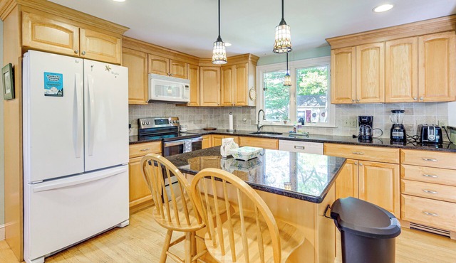 Game Room + Patio: Quiet Centerville Beach Base