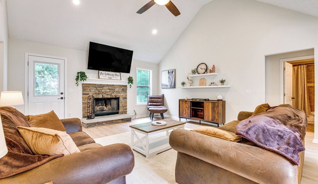 Game Room & Peaceful Deck: Dacula Family Home