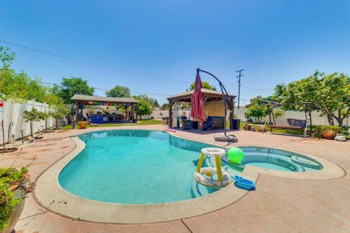 Game Room, Pool! Family Home 25 Mi to Disneyland