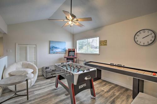 Game Room & Private Pool: Richardson Retreat