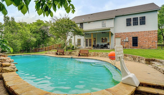 Game Room & Private Pool: Willow Park Family Gem