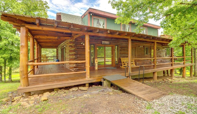 Game Room + Roof Deck: Ozarks Group Getaway!